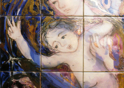 Gesù bambino e la terra, 1992, pannello in ceramica, I-II-III fuoco, venature in oro, cm. 60x45